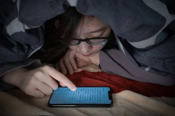 南京配资公司 躺着玩手机真有意思，我“瞎”之前最喜欢了